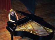 Al pianoforte Liuba Staricenko