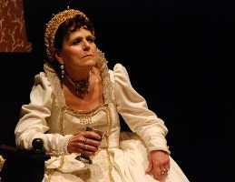 MariaRosa Milani-Pezzoli (la Regina Elisabetta)